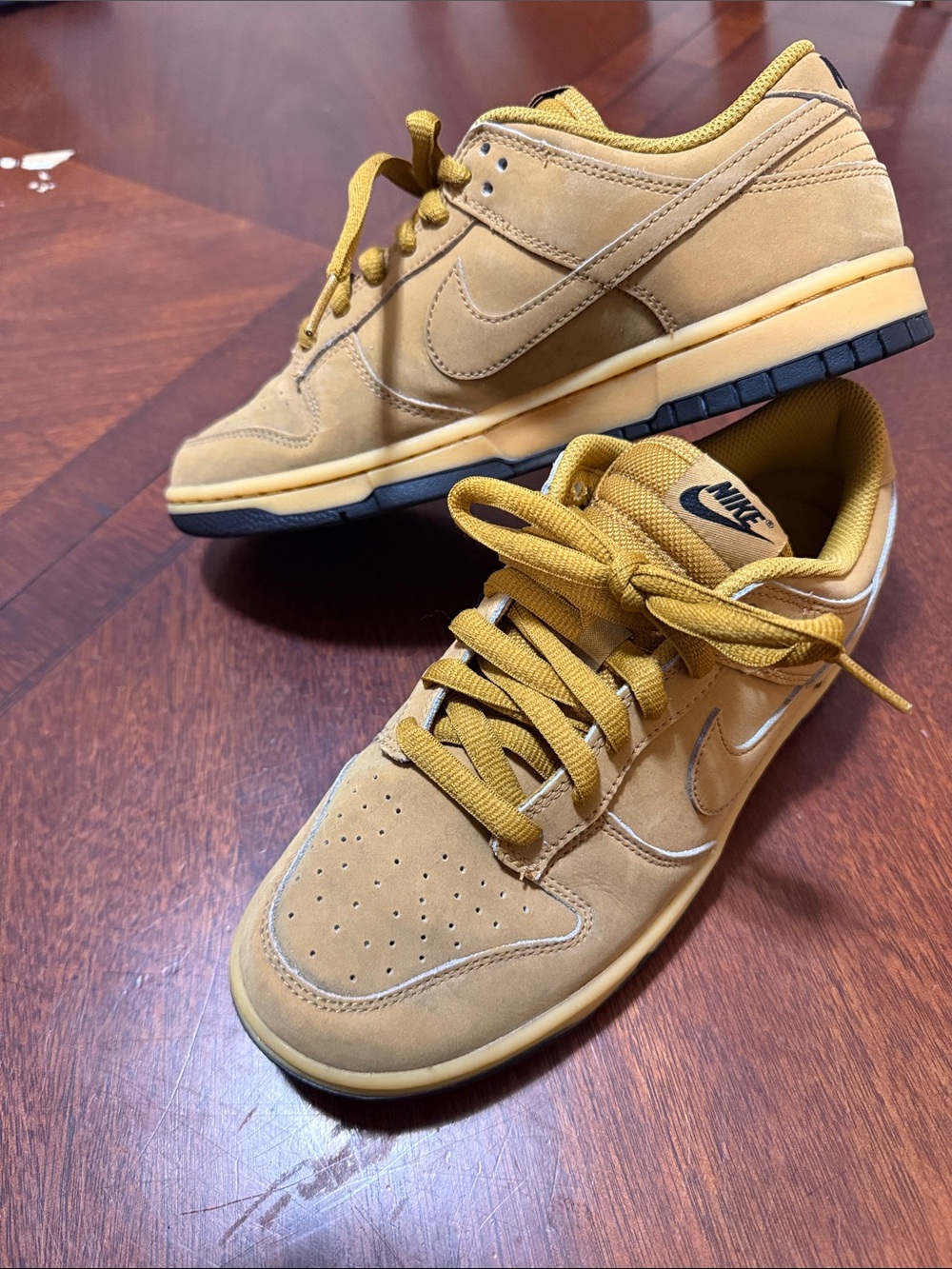 Nike Men’s Low-Top Sneakers in Mustard Yellow and Black